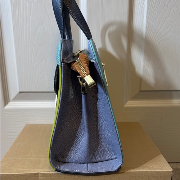 AmeriLeather Arlene Leather Crossbody Bag - Picture 5 of 9